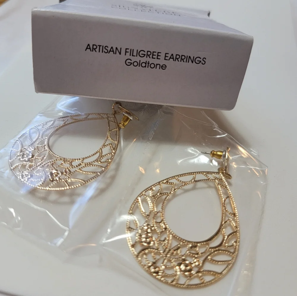 Avon Signature Collection Artisan Filigree Earrings Gold Tone 2016